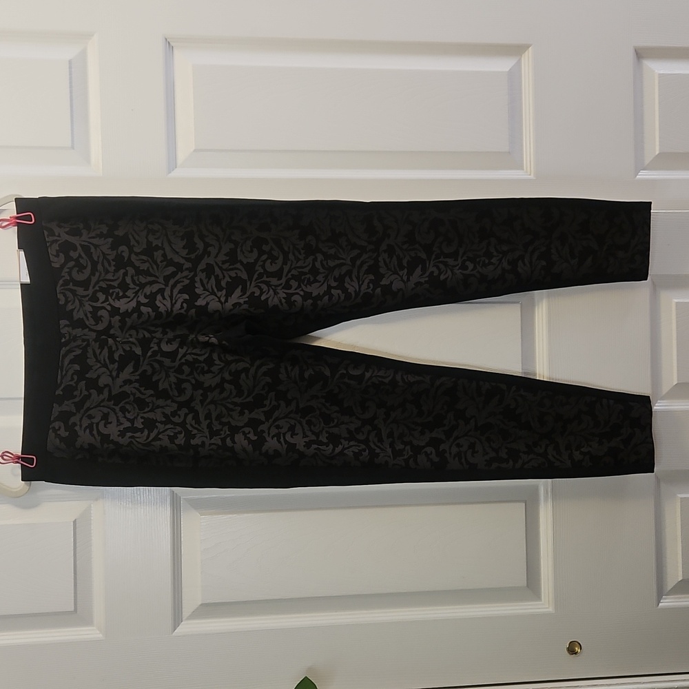 Chico's Black and Gray Baroque Print Leggings